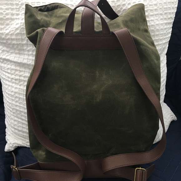 Backpack - Picture 2 of 3
